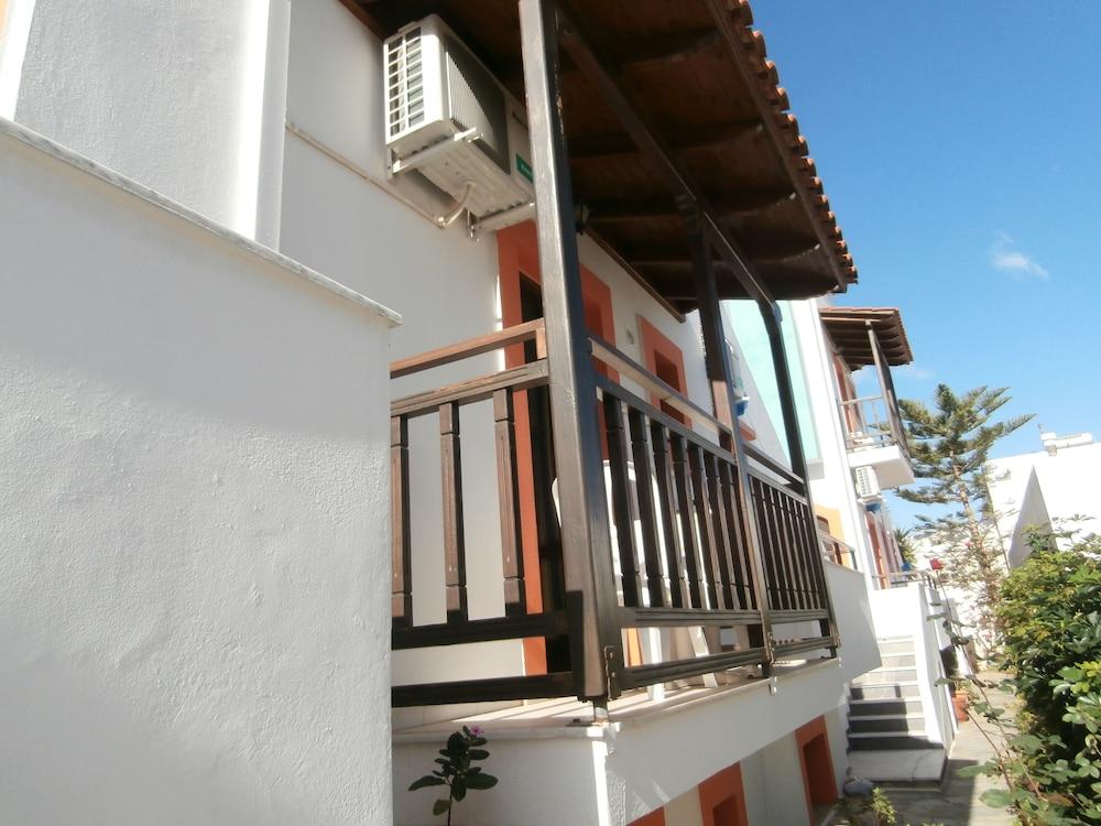 Creta Mar-Gio Aparthotel มาเลีย ภายนอก รูปภาพ