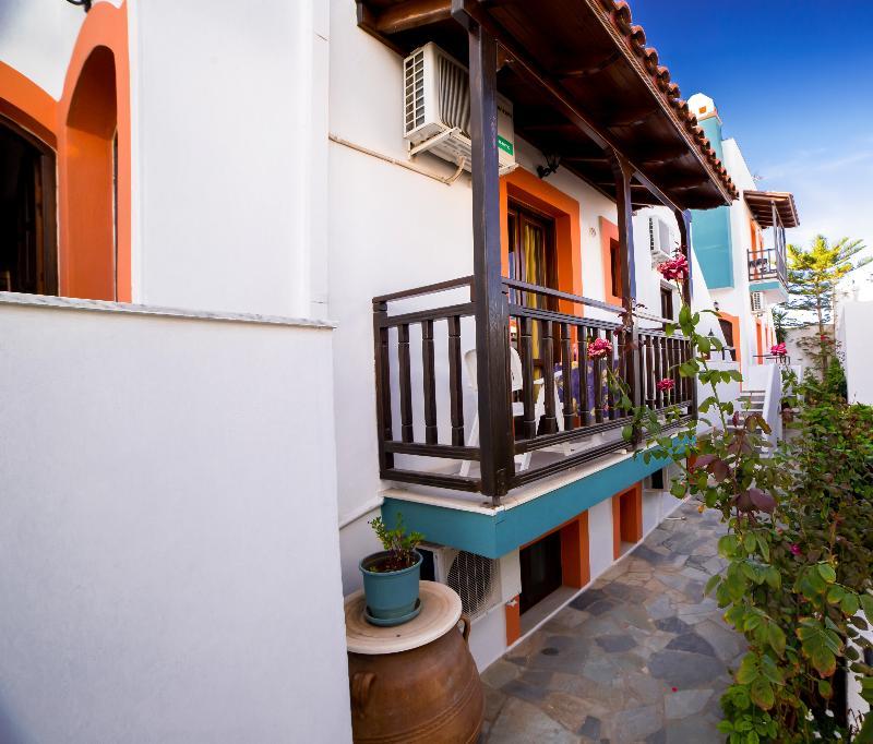 Creta Mar-Gio Aparthotel มาเลีย ภายนอก รูปภาพ